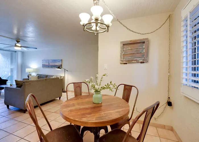Walk To Waterfront! Couple's Retreat In Old Town Holiday home *