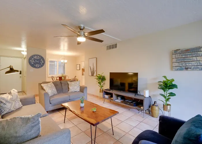 Walk To Waterfront! Couple's Retreat In Old Town Holiday home