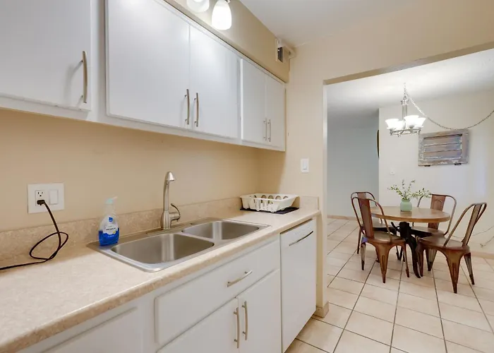Holiday home Walk To Waterfront! Couple's Retreat In Old Town *