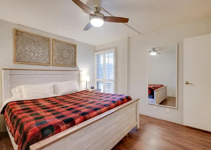 Walk To Waterfront! Couple's Retreat In Old Town Holiday home *