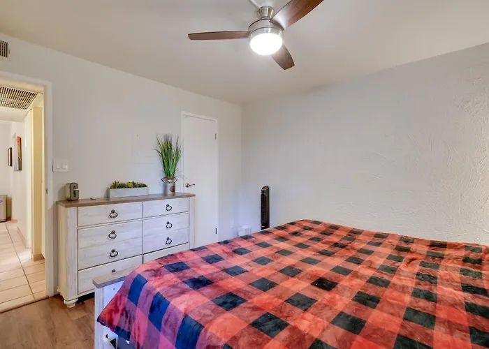Holiday home Walk To Waterfront! Couple's Retreat In Old Town *