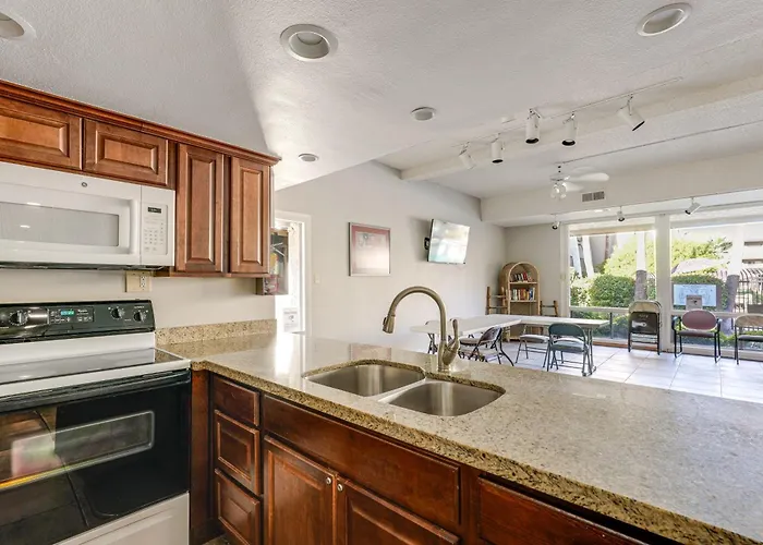 Holiday home Walk To Waterfront! Couple's Retreat In Old Town